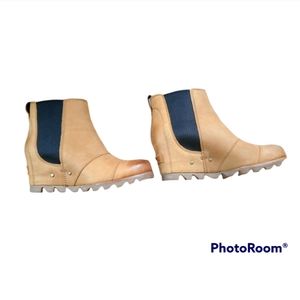 Sorel Wedge Boots Womens Size 6.5